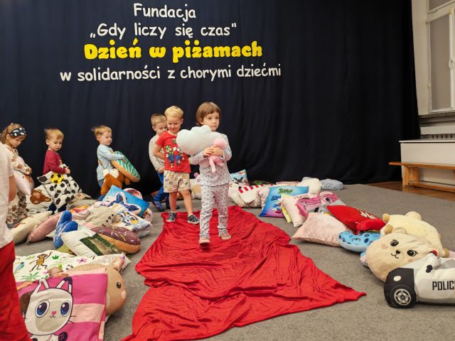 Dzieci podczas Dnia w piżamach