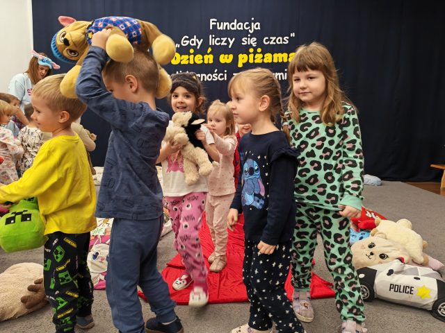Dzieci podczas Dnia w piżamach