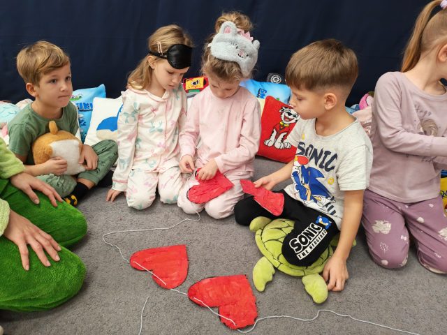 Dzieci podczas Dnia w piżamach