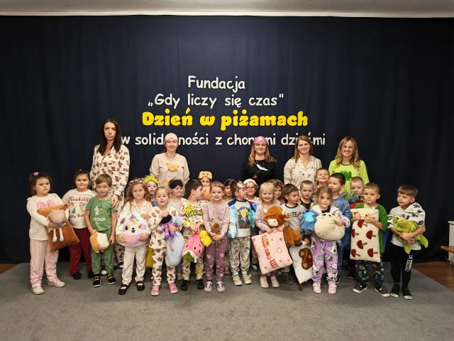 Dzieci podczas Dnia w piżamach