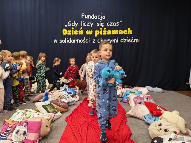 Dzieci podczas Dnia w piżamach
