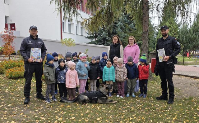 Spotkanie z rodzicem- funkcjonariusz Zakładu Karnego