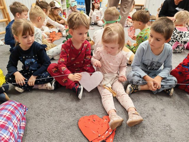 Dzieci podczas Dnia w piżamach